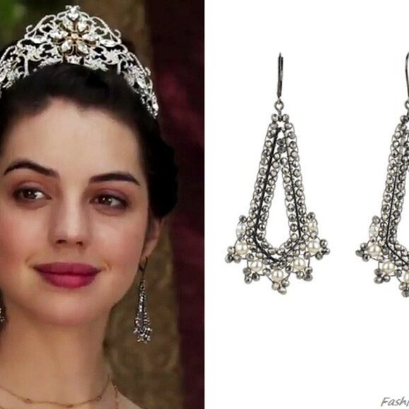 MILLIANNA NOLA Silver Crystal Chandelier Earrings - Picture 8 of 8